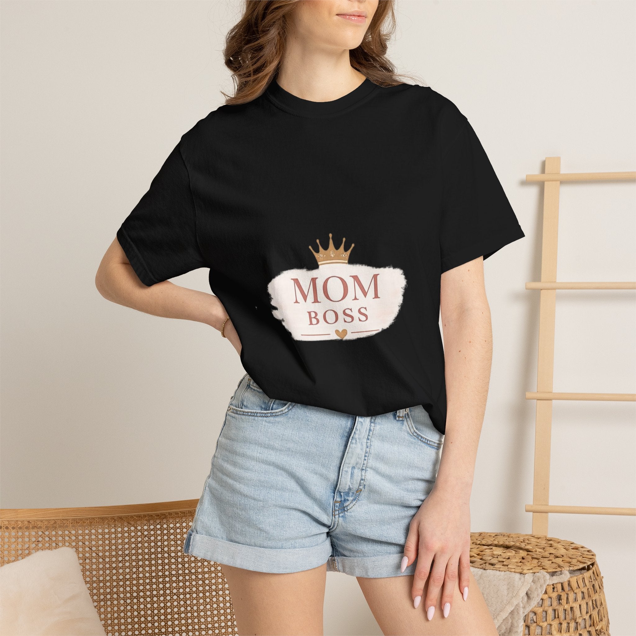 Mom Boss T-Shirt – Feminine Crown Graphic Tee for Mothers | Mother's Day Gift
