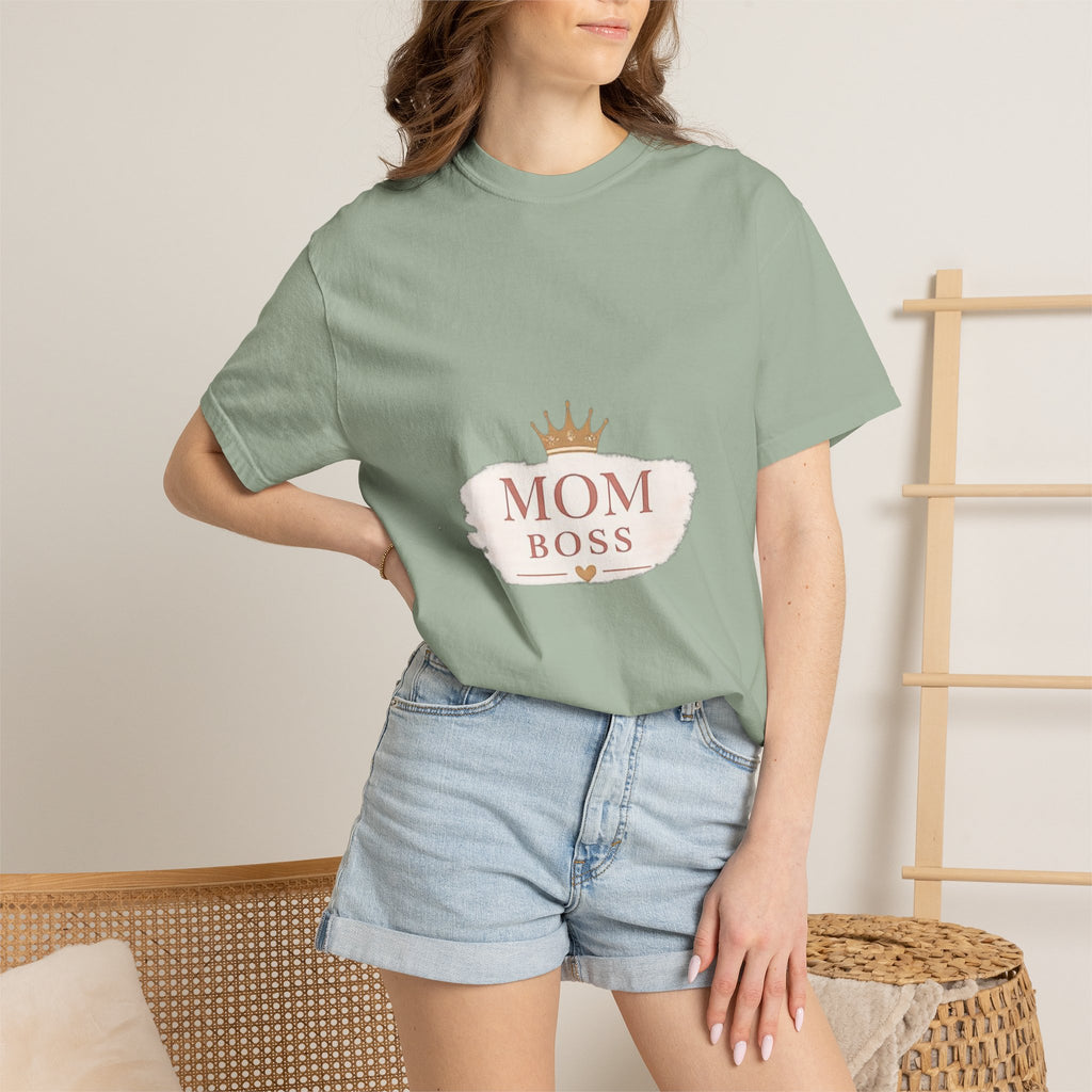 Mom Boss T-Shirt – Feminine Crown Graphic Tee for Mothers | Mother's Day Gift