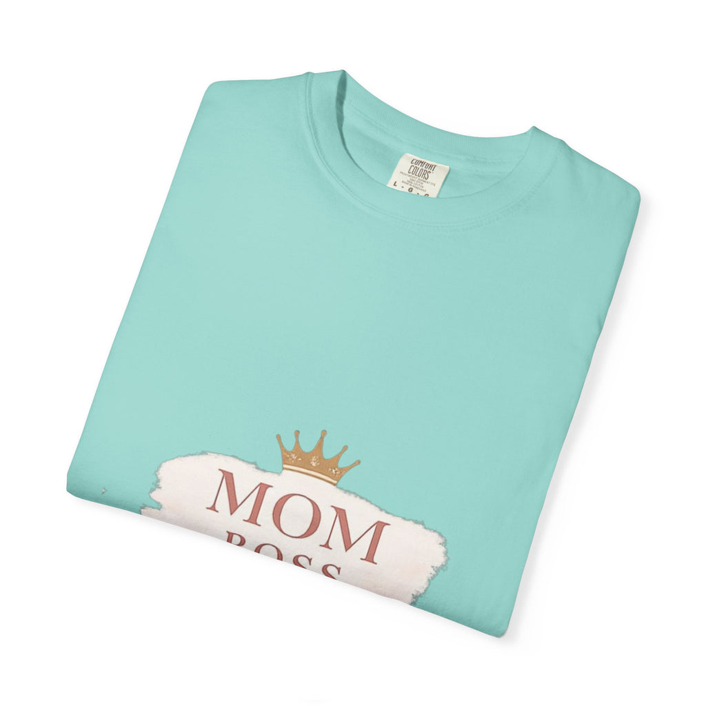 Mom Boss T-Shirt – Feminine Crown Graphic Tee for Mothers | Mother's Day Gift