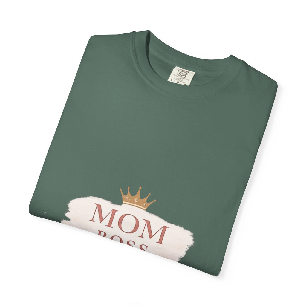 Mom Boss T-Shirt – Feminine Crown Graphic Tee for Mothers | Mother's Day Gift