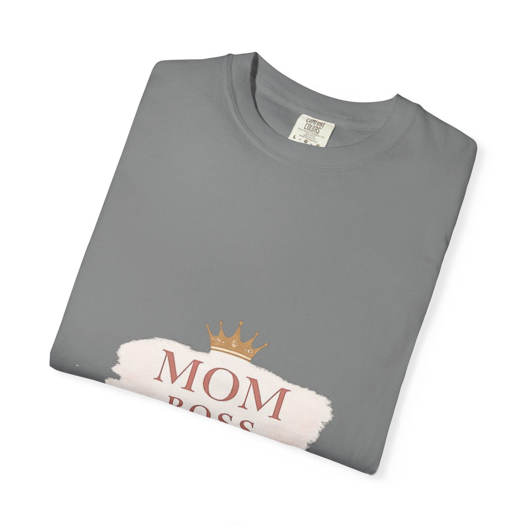 Mom Boss T-Shirt – Feminine Crown Graphic Tee for Mothers | Mother's Day Gift