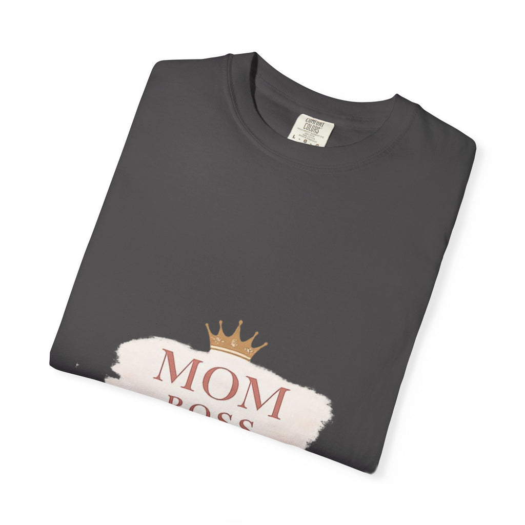 Mom Boss T-Shirt – Feminine Crown Graphic Tee for Mothers | Mother's Day Gift