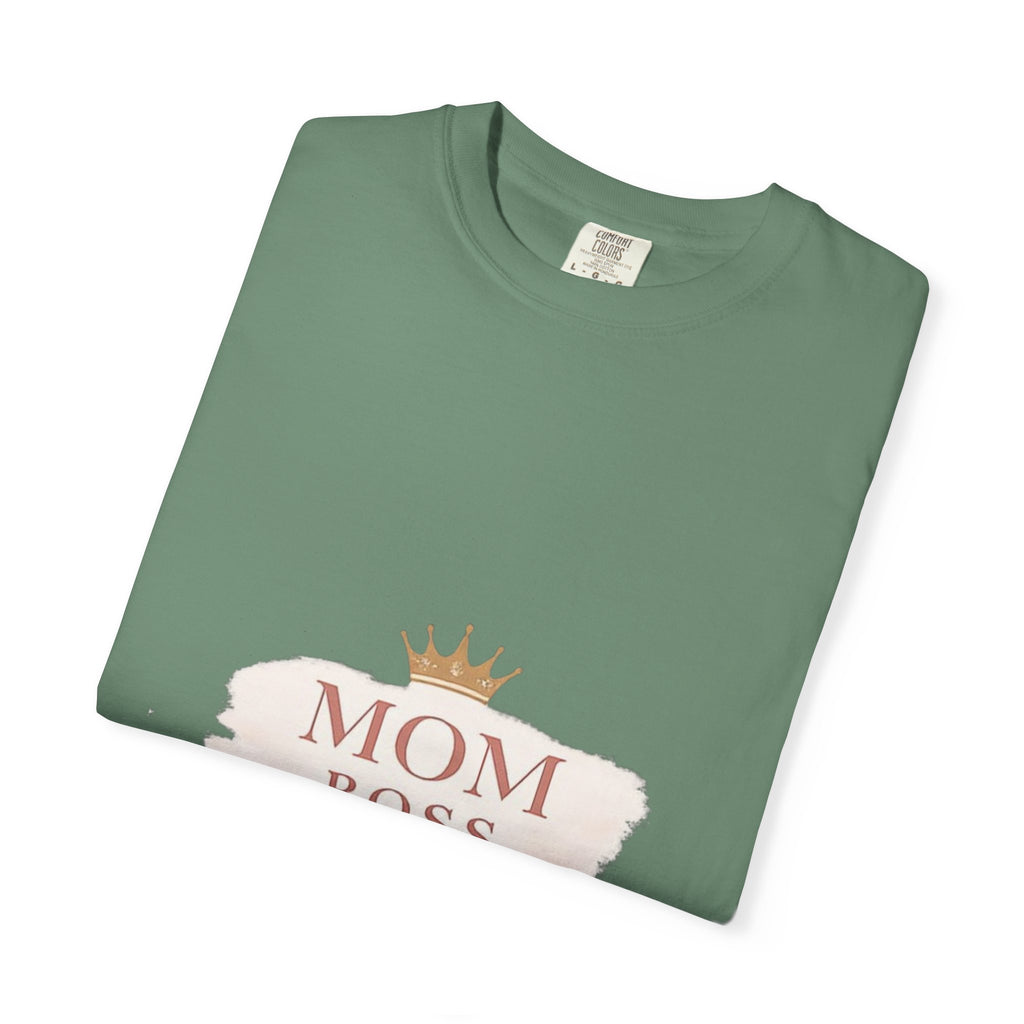 Mom Boss T-Shirt – Feminine Crown Graphic Tee for Mothers | Mother's Day Gift